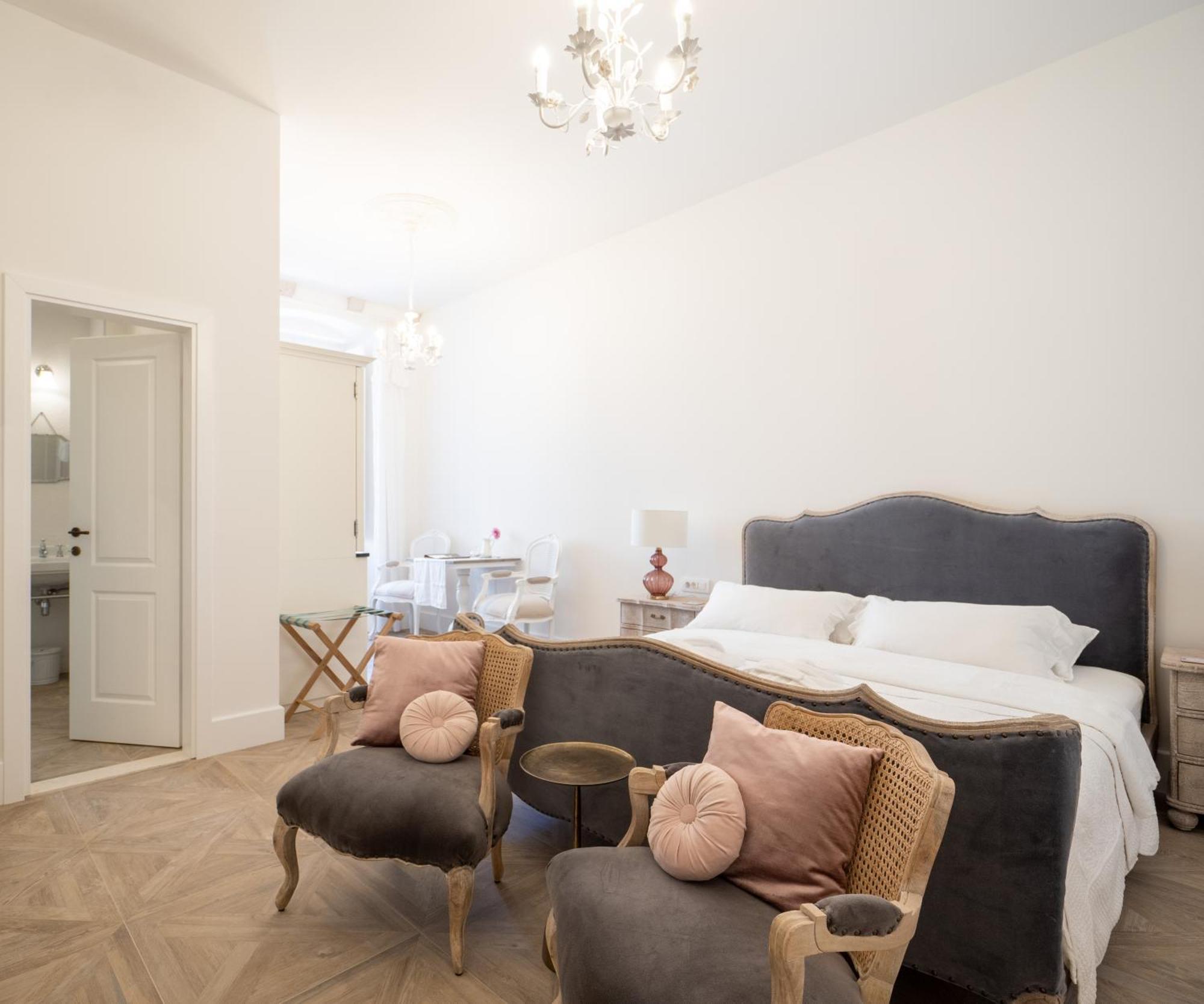 The Byron Guest house *